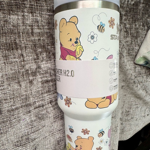 Winnie the Pooh Travel Mug with Handle - Picture 4 of 6